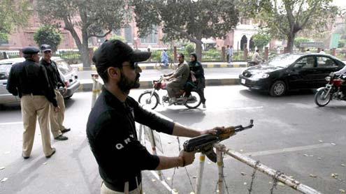 ناکوں پر شکایات ، 4 تھانیداروں سمیت 6 اہلکارمعطل 