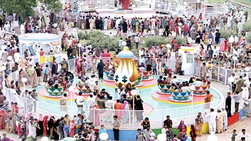 عید پر پارکوں میں رش ‘ بچے جھولوں سے لطف اندوز ہوتے رہے