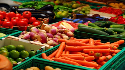 پٹرول سستا ہونے کے باوجود , سبزیوں , پھلوں‌کی قیمتیں بڑھ گئیں‌ . مرغی انڈوں‌ کے نوخوں‌میں‌بھی اضافہ