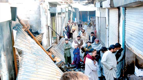 بنارس چوک کپڑا مارکیٹ میں آتشزدگی , 30دکانیں اور درجنوں پتھارے خاکستر 