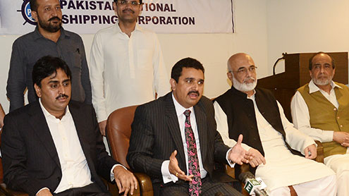 چھوٹی مچھلی کے شکاریوں کیخلاف کریک ڈاؤن کا فیصلہ، گہرے سمندر میں ٹرالرز کی فشنگ پر پابندی