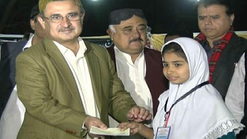 سانحہ جیکب آباد کے زخمیوں کے ورثا میں چیکس کی تقسیم 