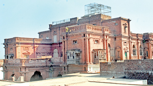 12 فٹ چوڑی بنیادیں 65 کمرے , تاریخی حویلی منگل سنگھ خستہ حالی کا شکار