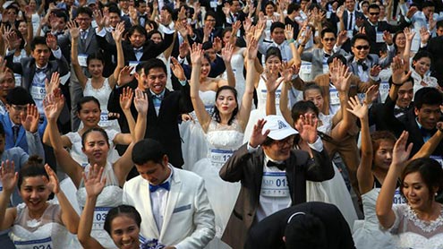 بنکاک میں دلہنوں کی دلچسپ ریس