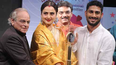 سمیتا پاٹیل میرے مقابلے میں بہترین اداکارہ تھیں:ریکھا 