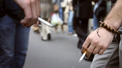 عوامی مقامات پر سگریٹ نوشی کے  قانون پر عملدرآمد نہ کرنے کا اقدام چیلنج 