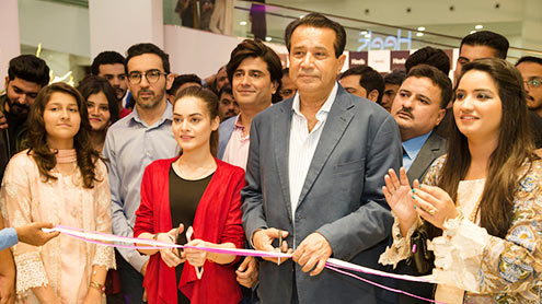  Heels کی نئی آؤٹ لیٹ کا افتتاح 