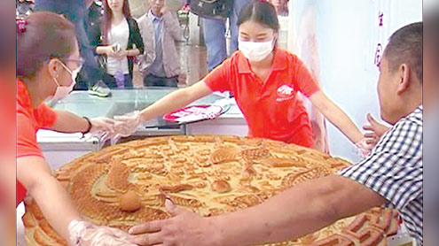 چین میں 333 کلوگرام وزنی کیک 