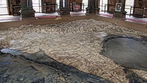 مندر میں موجود سنگ مرمر سے بنا غیر منقسم برصغیر کا نقشہ