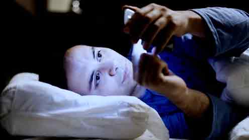 سمارٹ فون سے نکلنے والی نیلی روشنی کینسر کا سبب ہوسکتی ہے