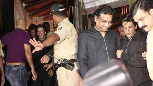  پولیس نے شاہ رخ کی سالگرہ کی تقریب کا مزا کرکرا کردیا 