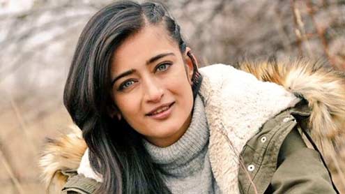 غیراخلاقی تصاویر لیک،اکشرا ہاسن کا پولیس سے رابطہ 