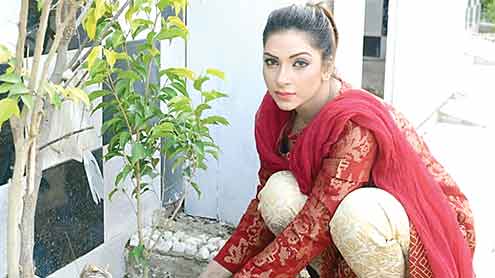  ماہ نور بھی کلین اینڈگرین مہم کاحصہ بن گئیں 