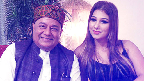 شاگرد گلوکارہ سے تعلقات کی خبریں،انوپ جلوٹاکی تردید