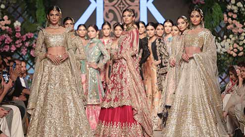  لاہور فیشن ویک میں ماڈلز  اور سٹارز کے جلوے