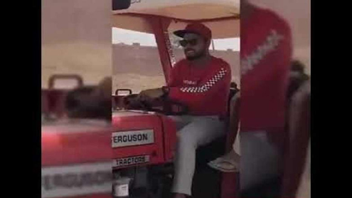  فہیم اشرف کی گاؤں میں ٹریکٹر چلانے کی ویڈیو سوشل میڈیا پروائرل