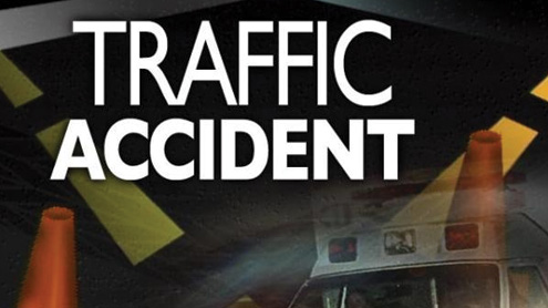 تیزرفتارکارفٹ پاتھ سے  ٹکراگئی،4افرادشدیدزخمی