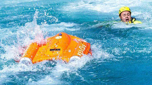 ڈوبتے لوگوں تک خود تیر کر جانے وا لا لائف بوائے ایجاد 