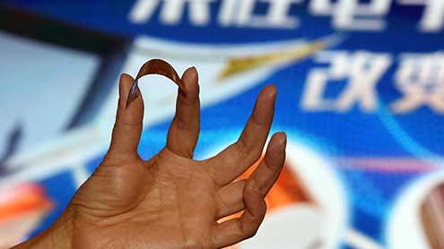 چین میں انسانی بال سے زیادہ باریک اورلچکدار چپ تیار 