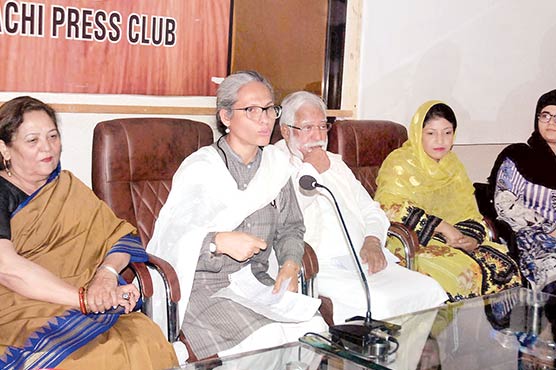  آٹھ مارچ کو پروگرامز روکنے کی دھمکی مل رہی ہے، زہرا خان