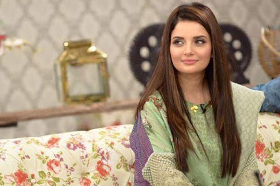 اداکارہ ارمینہ خان نیند کی حالت  میں بھی اپنے ہاتھ دھونے لگیں 