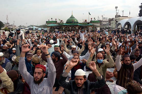 علامہ خادم رضوی کی رسم قل ,ہزاروں افراد شریک ,ختم نبوت پر پہرہ دینگے :سعد رضوی ,مفتی منیب 