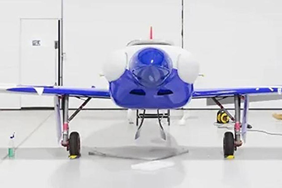 دنیا کے تیز رفتار اور جدید الیکٹرانک طیارے کا تجربہ