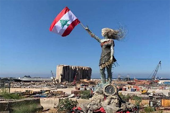 لبنانی فنکارہ نے دھماکے کے ملبے سے مجسمہ بنالیا