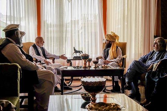 افغانستان میں سیاسی مفاہمت کا آغاز : طالبان رہنماؤں کی حامد کرزئی، عبداللہ عبداللہ، حکمت یار سے ملاقاتیں، حکومت سازی کی کوششیں، پرچم بدلنے پر مظاہرے، فائرنگ، 3ہلاک