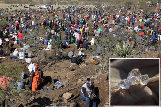 جنوبی افریقہ،گائوں سے ہیرے جیسا  پتھر ملنے پر ہزاروں افراد پہنچ گئے