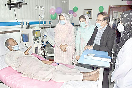 ڈاکٹر اے کیو خان ہسپتال میں راشن تقسیم کرنیکی تقریب