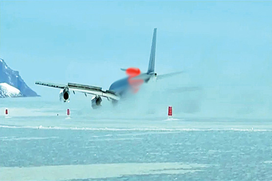 طیارے کی دنیا کے ساتویں براعظم پر لینڈنگ کی ویڈیو وائرل