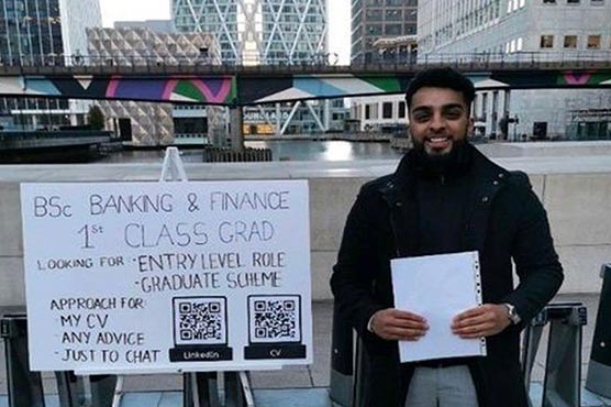 برطانیہ،پاکستانی نوجوان کا نوکری کی تلاش کیلئے انوکھا طریقہ 