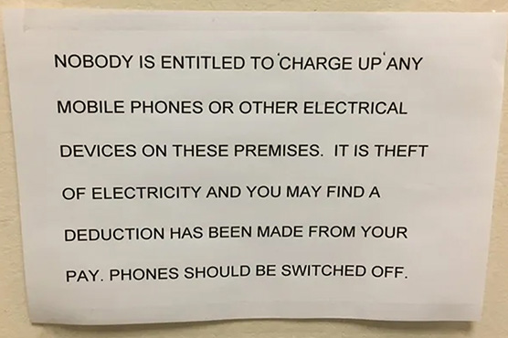  دفتر میں موبائل فون چارج کرنا’’بجلی چوری ‘‘قرار