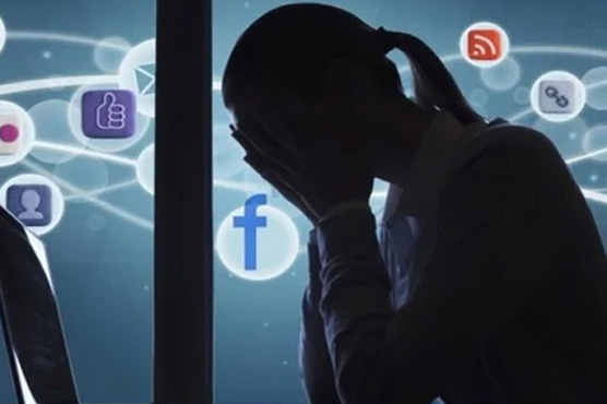 سوشل میڈیا کا استعمال ڈپریشن کی بڑی وجہ،تحقیق میں انکشاف