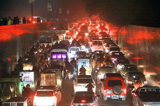  بدترین ٹریفک جام،گاڑیوں کی میلوں لمبی قطاریں،شہری خوار