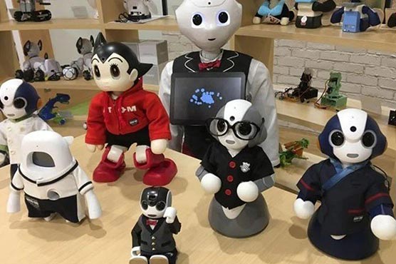 جاپان،انسانوں کے بجائے روبوٹس کے کپڑوں کی دکان 