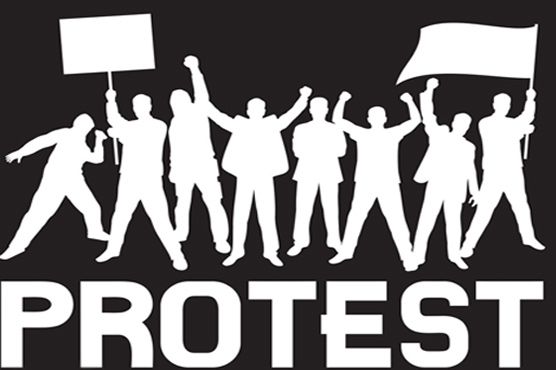 جلالپوربھٹیاں:بھتہ مانگنے  پر طلبہ کا پو لیس کیخلاف احتجاج 