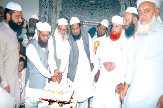 سنی علماء مشائخ کونسل کے  زیر اہتمام کیک کاٹنے کی  تقریب ،ملک کیلئے دعائیں