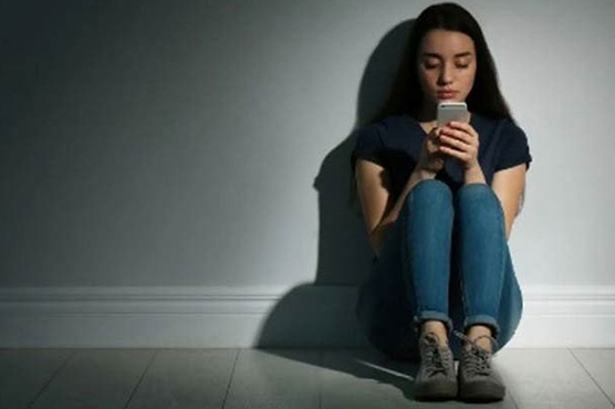 انسٹاگرام لڑکیوں کو نفسیاتی مریض بنارہا ہے ، فیس بک 