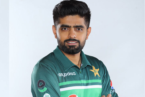 بابر اعظم کی مسجد نبویؐ  میں موجودگی کی تصویر وائرل 