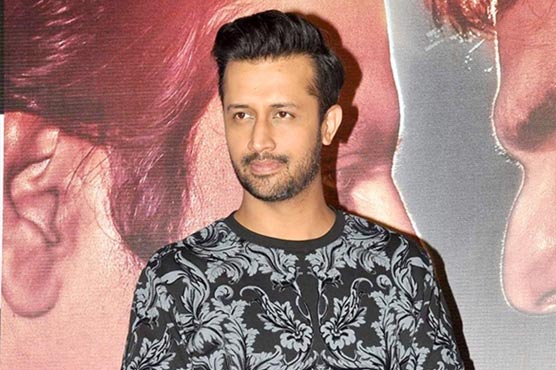 میئر لندن صادق خان کی بغیرپروٹوکول  عاطف اسلم کے کنسرٹ میں آمد