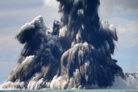 زیر سمندر آتش فشاں پھٹنے سے  جزیرہ ٹونگا میں شدید نقصان