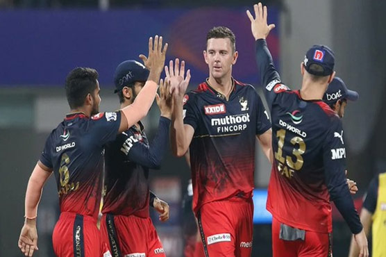 آئی پی ایل، رائل چیلنجرز بنگلور نے  گجرات ٹائٹنز کو 8 وکٹوں سے ہرا دیا