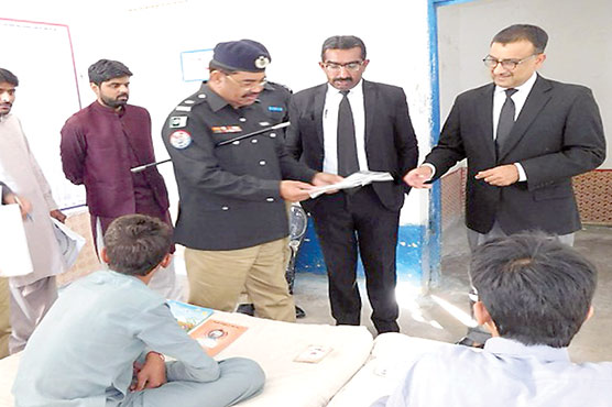 ایڈیشنل اینڈ سیشن جج گل عباس ،سول  جج اظہر جاوید کھوکھر کا شاہ پور جیل کا دورہ