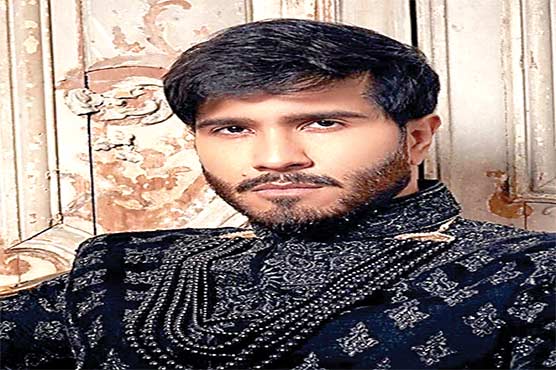  فیروز خان نے اپنا ایوارڈ مداحوں کے نام کردیا 