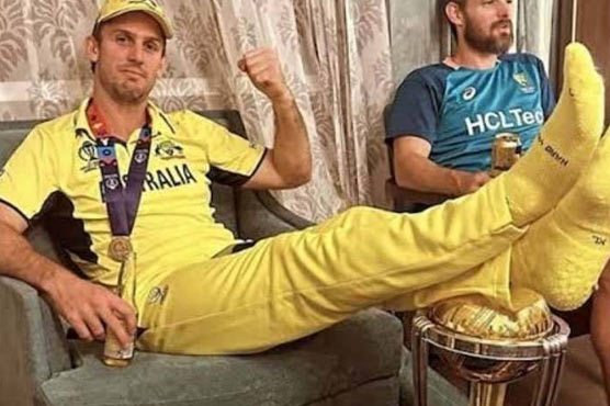  ٹرافی پر پاؤں رکھ کر  توہین نہیں کی :مچل مارش