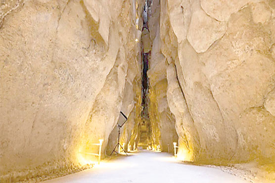 سعودی عرب:القارہ کے پہاڑی غاروں کے پُر اسرار راز 