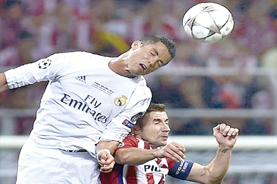 سر سے گیند کو مارنے پرفٹبالرز کے دماغی افعال متاثر ہوسکتے 