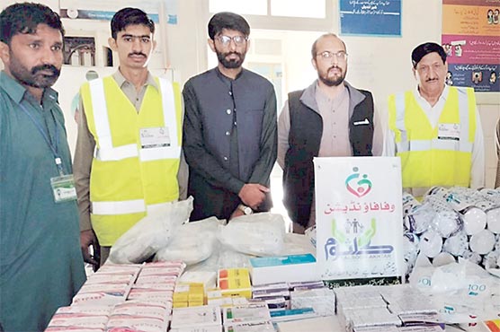 پیر محل: دو فلاحی تنظیموںکی طرف سے رورل ہیلتھ سنٹر اروتی کو ادویات فراہم کرنے پر گروپ فوٹو